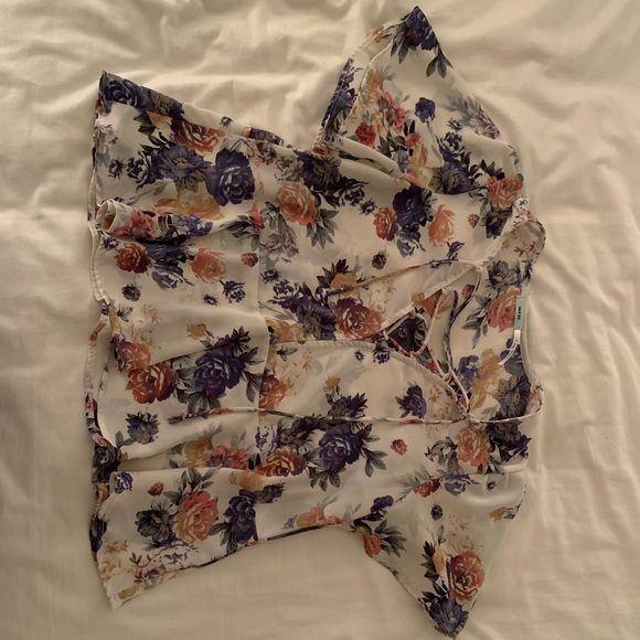 flowy blouse with deep neck - Picture 1 of 2